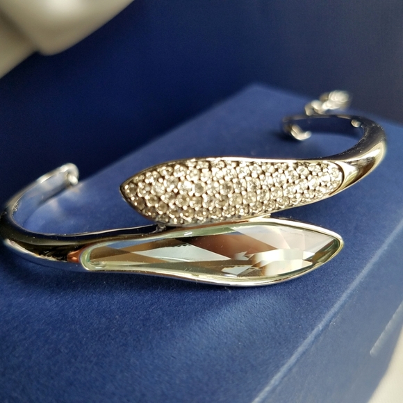 AUTHENTIC Swarovski Bracelet - Picture 1 of 15